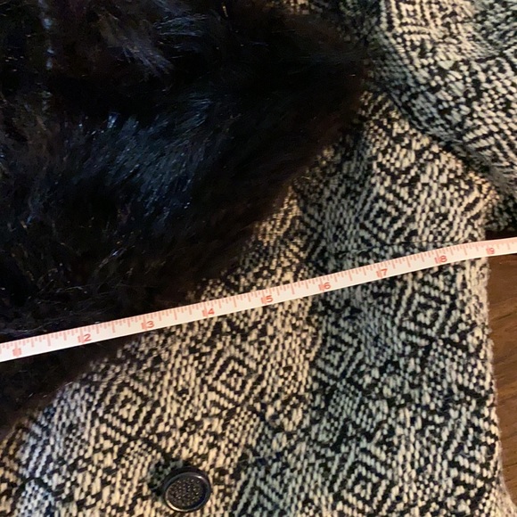 LUXURIOUS WOOL & FAUX FUR JACKET - Picture 9 of 9